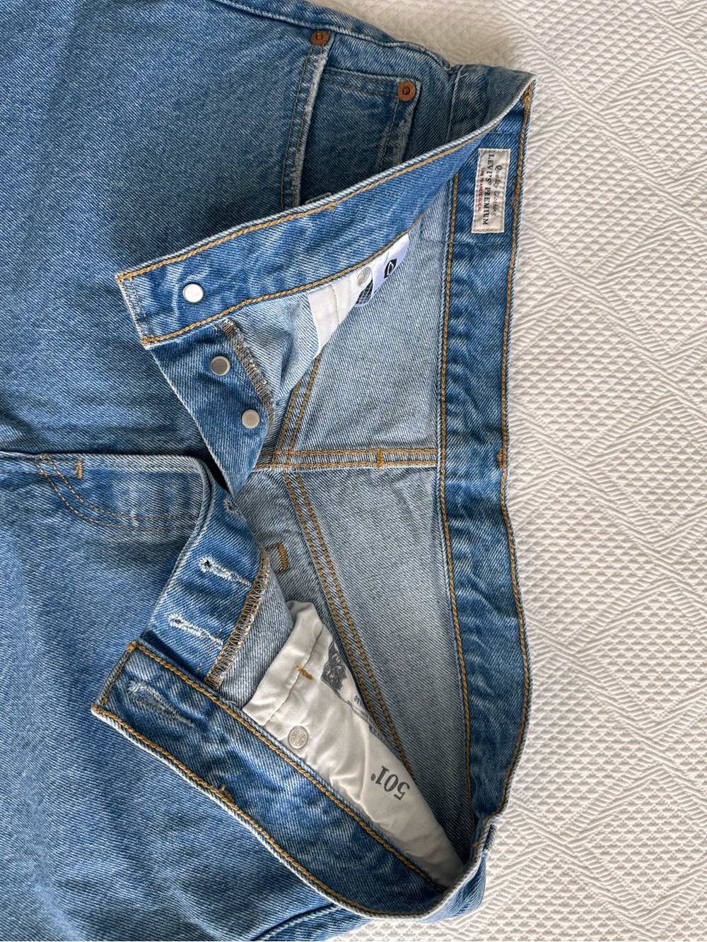501 Levi’s Cutoff Jean Denim Shorts - Picture 2 of 5